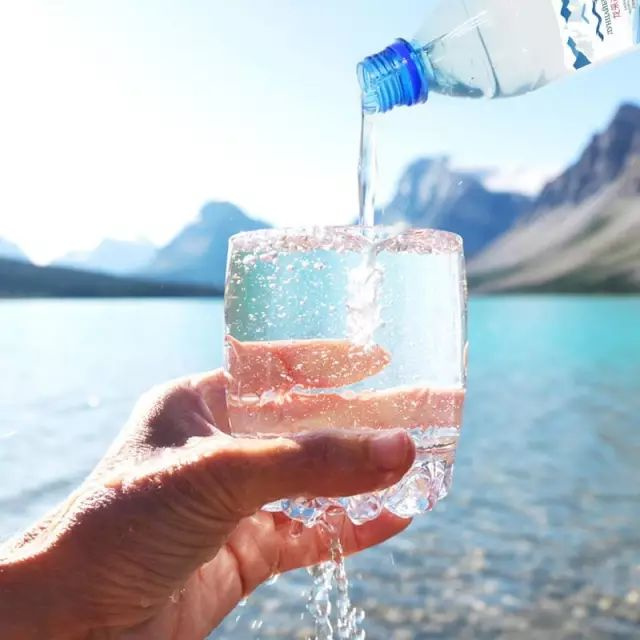 白開水、純凈水、礦泉水、天然水哪個(gè)更適合長期飲用?