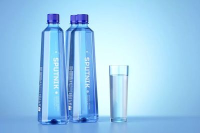 深邃藍色:Sputnik water純凈水包裝設計